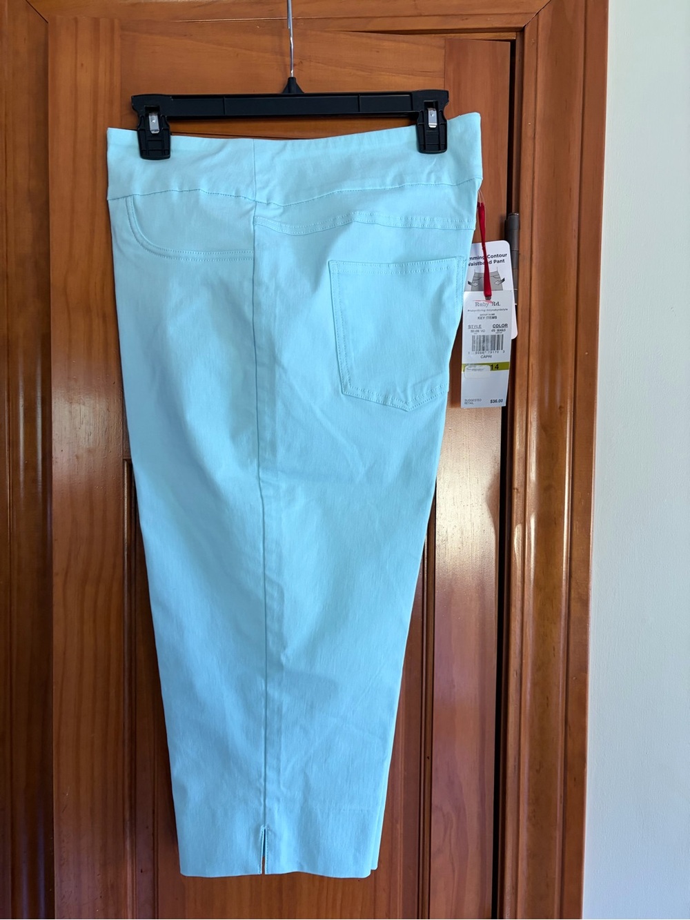 Ruby Rd. Light Blue Cropped Capris/Clam diggers